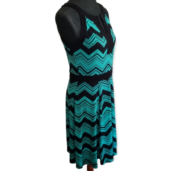 EnFocus studio activewear dress. Sporty modified Chevron 70s style sz 8 - Picture 5 of 7